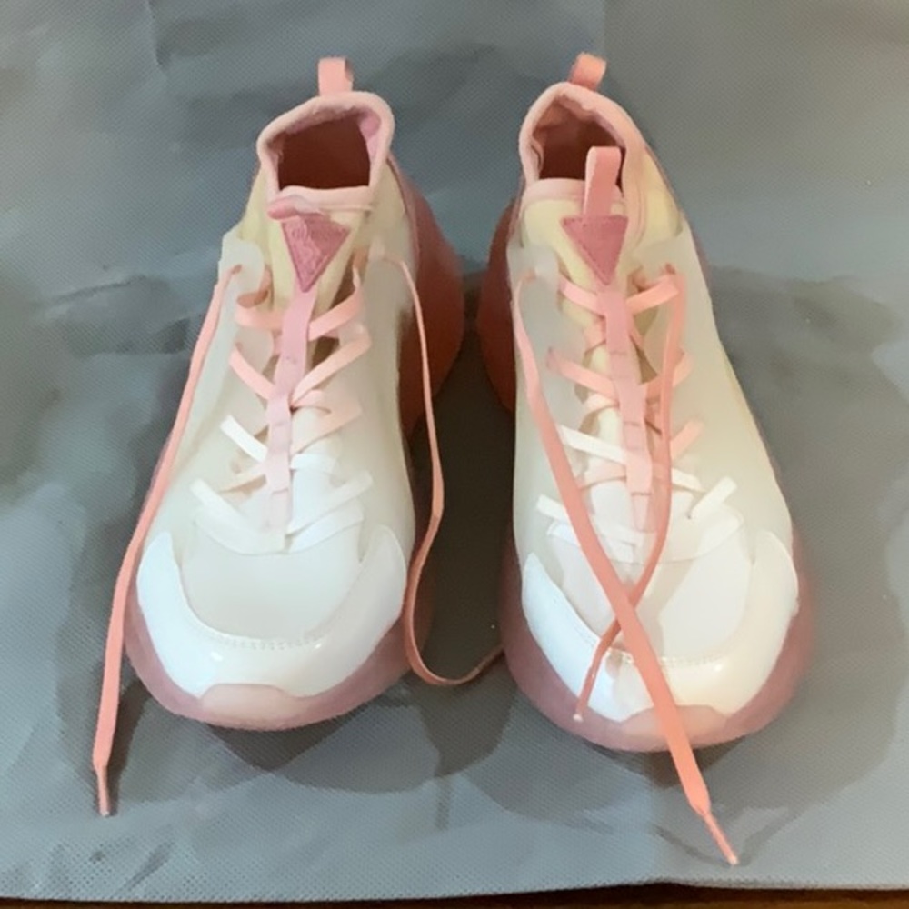 Women sneakers Guess